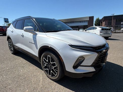 Used 2024 Chevrolet Blazer RS w/ Driver Confidence II Package AWD/4WD image 3