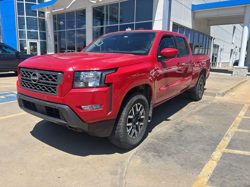Used 2022 Nissan Frontier SV w/ Technology Package AWD/4WD image 2