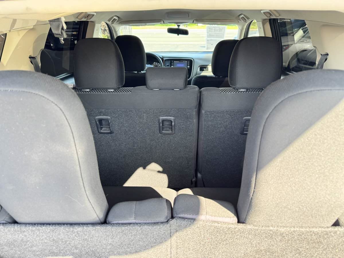 Used 2018 Mitsubishi Outlander ES FWD image 27
