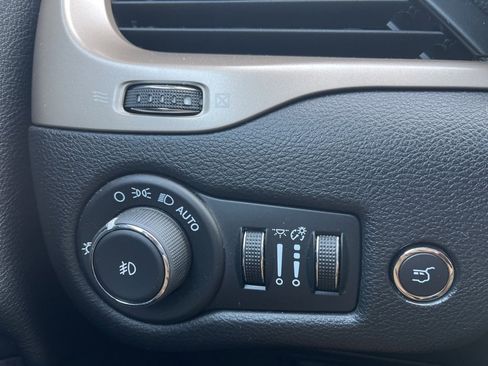 Used 2014 Jeep Cherokee Latitude image 21