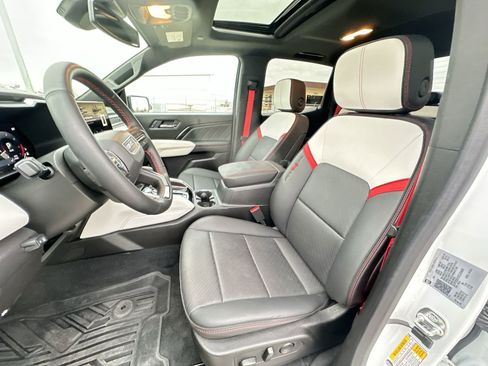 Used 2025 GMC Canyon AT4 w/ AT4X Package image 20