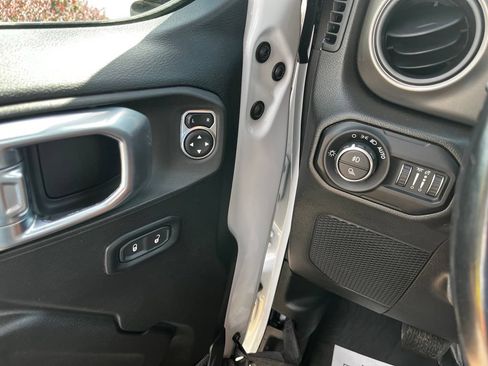 Used 2022 Jeep Gladiator Sport AWD/4WD image 25