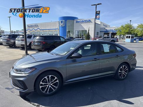 Used 2025 Volkswagen Jetta Sport FWD image 1