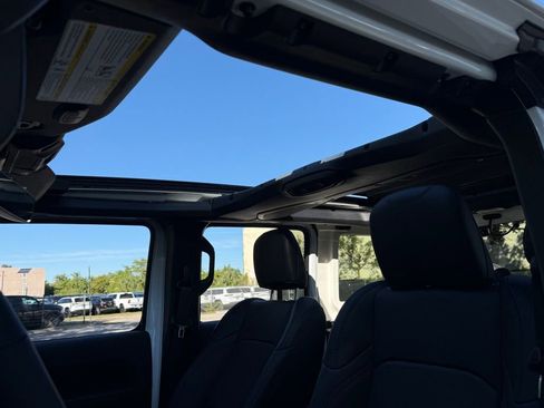 New 2026 Jeep Wrangler Unlimited Rubicon 392 image 17