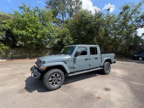 New 2026 Jeep Gladiator Sport AWD/4WD image 1