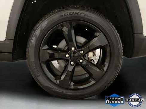 Used 2023 Jeep Grand Cherokee Limited w/ Luxury Tech Group II image 26