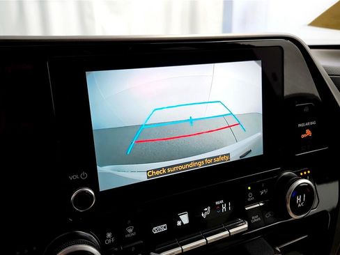 Used 2023 Toyota Highlander XLE image 21