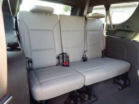 Used 2021 Chevrolet Suburban Z71 w/ Z71 Off-Road Package AWD/4WD image 21