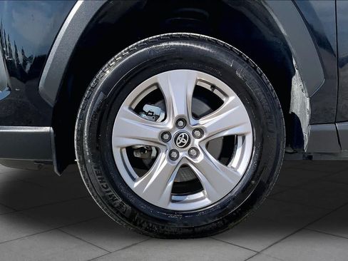 Used 2025 Toyota RAV4 XLE FWD image 11