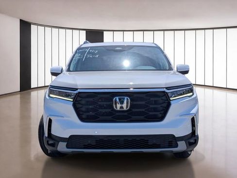 Used 2025 Honda Pilot Touring image 2