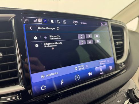 Used 2023 Chrysler Pacifica Touring-L FWD image 10