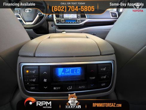 Used 2014 Toyota Highlander Limited Platinum FWD image 17
