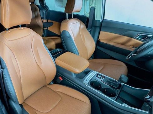 New 2026 Kia Carnival EX FWD image 32