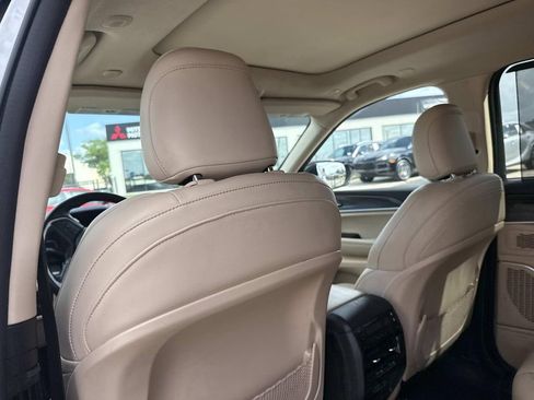 Used 2022 Jeep Grand Cherokee L Limited w/ Luxury Tech Group II AWD/4WD image 12