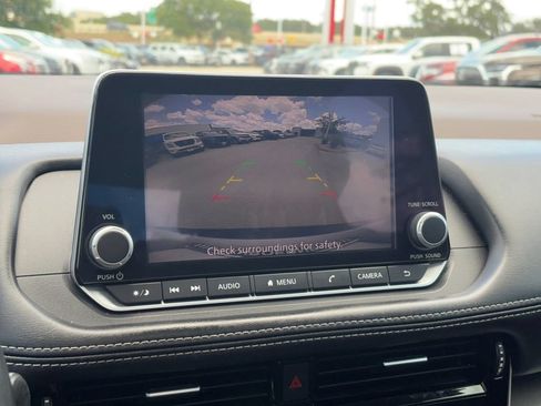 Used 2022 Nissan Rogue SV w/ SV Premium Package FWD image 18