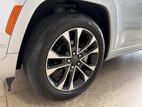 Used 2022 Jeep Grand Cherokee Overland AWD/4WD image 41