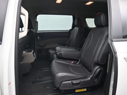 Used 2026 Kia Carnival FWD image 25