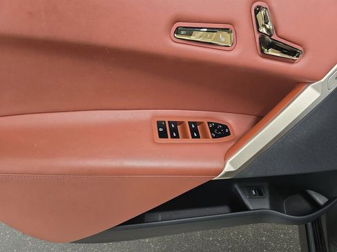 Used 2023 BMW iX xDrive50 w/ Premium Package image 27