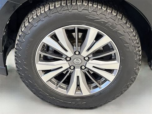 Used 2019 Nissan Pathfinder SL image 32