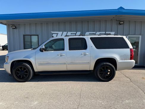 Used 2010 Chevrolet Suburban LT w/ Luxury Package AWD/4WD image 1