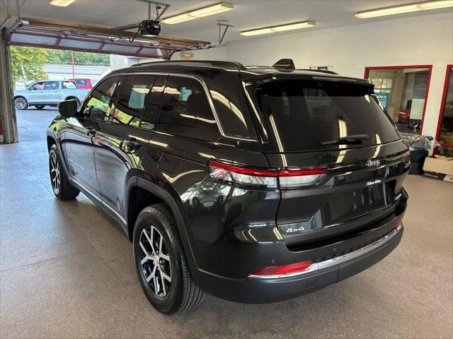 Certified 2024 Jeep Grand Cherokee Limited AWD/4WD image 15