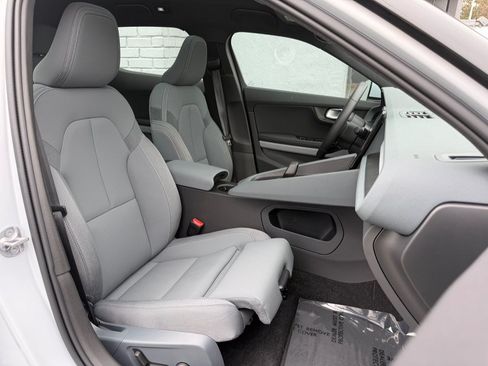 Used 2024 Polestar Polestar 2 w/ Pilot Pack RWD image 31