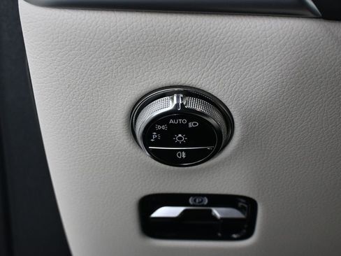 Used 2026 Mercedes-Benz GLC 300 image 9