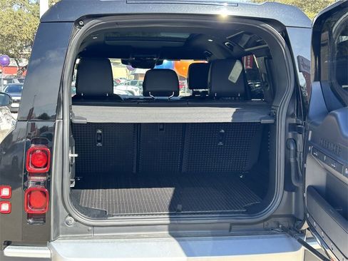 Used 2024 Land Rover Defender 110 S image 14
