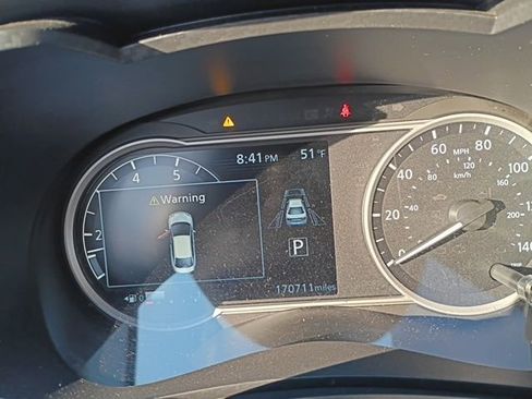 Used 2022 Nissan Versa SV w/ Trunk Package image 9