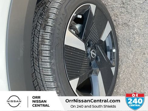 Used 2025 Nissan Kicks SR image 9