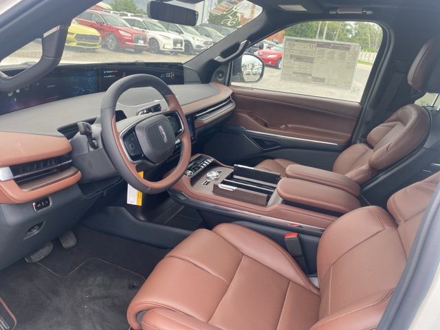 New 2025 Lincoln Navigator Reserve AWD/4WD image 17