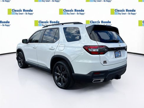 Certified 2025 Honda Pilot Sport image 5
