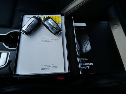 Used 2023 Genesis G70 2.0T image 33