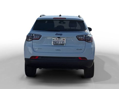 Used 2024 Jeep Compass Latitude image 4