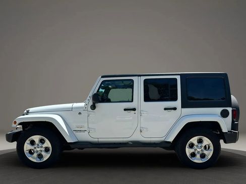 Used 2014 Jeep Wrangler Unlimited Sahara w/ Dual Top Group AWD/4WD image 8