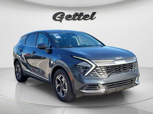 Used 2025 Kia Sportage LX FWD image 2