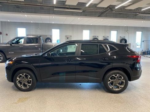 New 2025 Chevrolet Trax LT w/ Driver Confidence Package FWD image 9