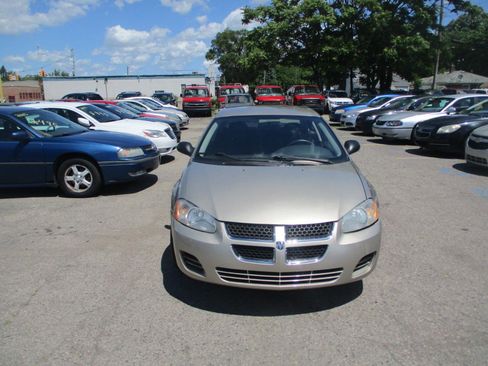 Used 2004 Dodge Stratus SXT w/ Sun & Fun Group FWD image 3