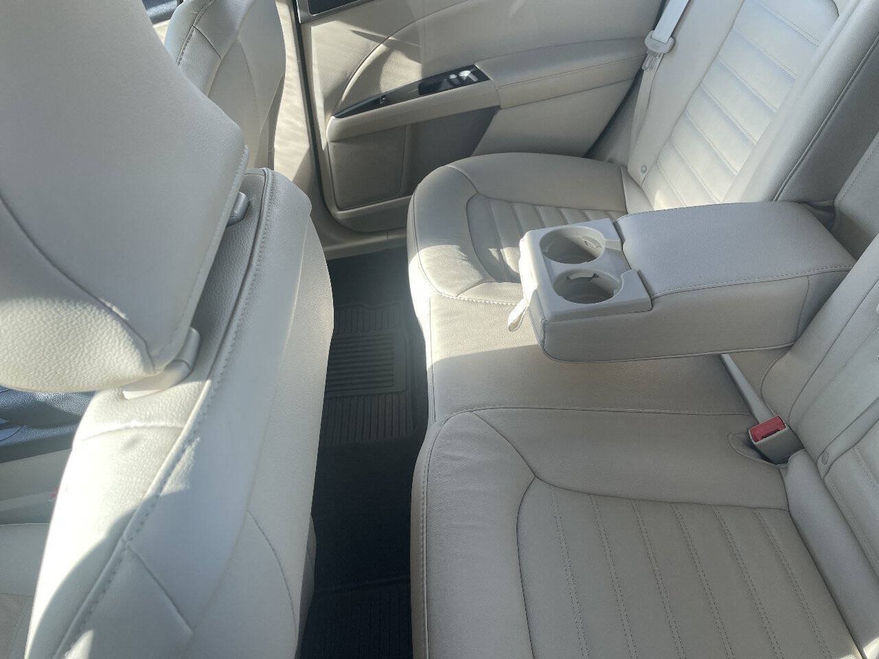Used 2016 Ford Fusion SE w/ Equipment Group 202A FWD image 5