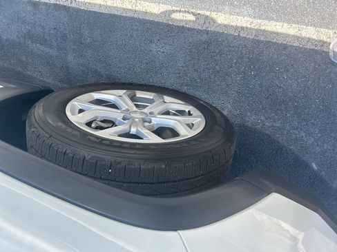 Used 2024 Jeep Compass Latitude image 4