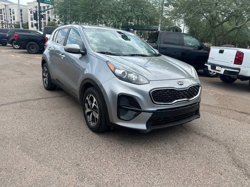 Used 2021 Kia Sportage LX image 2