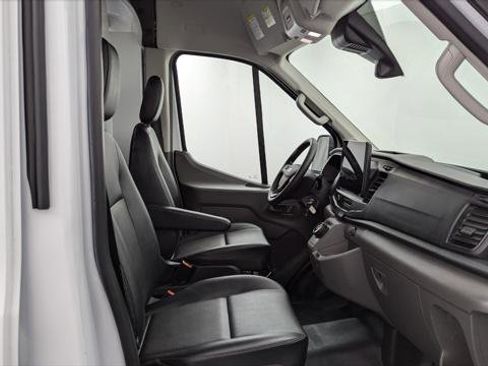 Used 2022 Ford E-Transit Medium Roof image 18