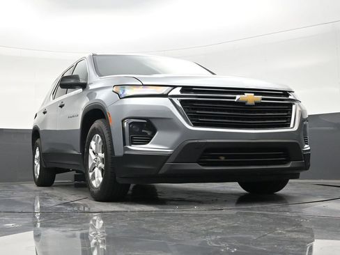 Used 2023 Chevrolet Traverse LS FWD image 26