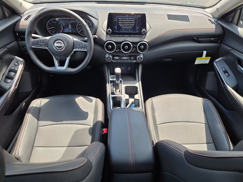 Used 2025 Nissan Sentra SR w/ SR Premium Package FWD image 9