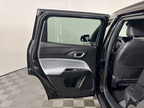 Used 2023 Jeep Compass Latitude image 37