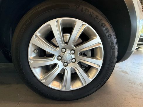 Used 2017 Land Rover Discovery Sport SE AWD/4WD image 35