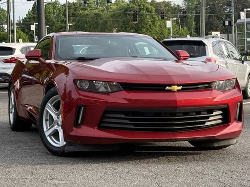 Used 2018 Chevrolet Camaro LT RWD image 7