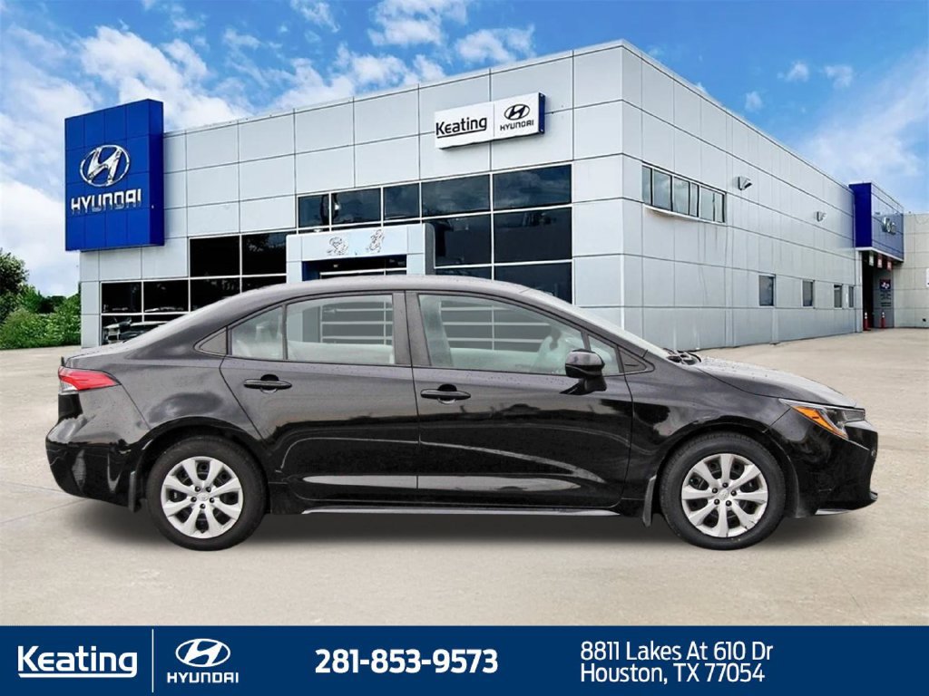 Used 2025 Toyota Corolla LE FWD image 4