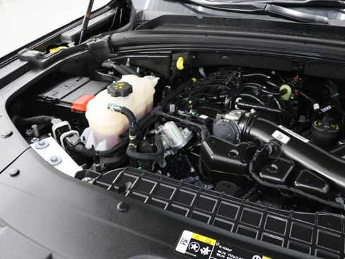 Used 2023 Jeep Grand Cherokee Limited image 19