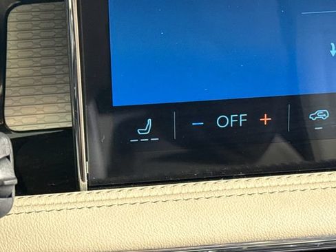 Used 2025 Lincoln Corsair AWD image 38